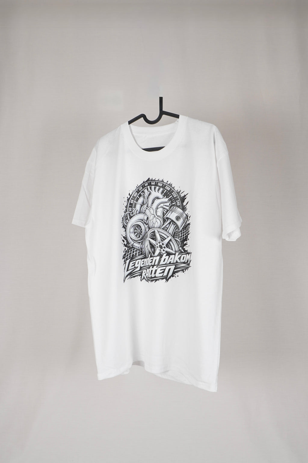 T-shirt med grafik av "Legend behind wheel"