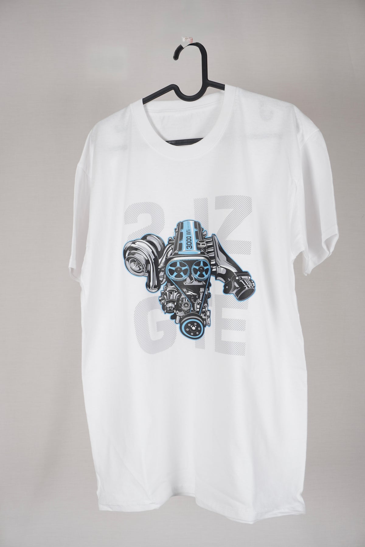 T-shirt med 2JZ GTE-turbomotor-grafik