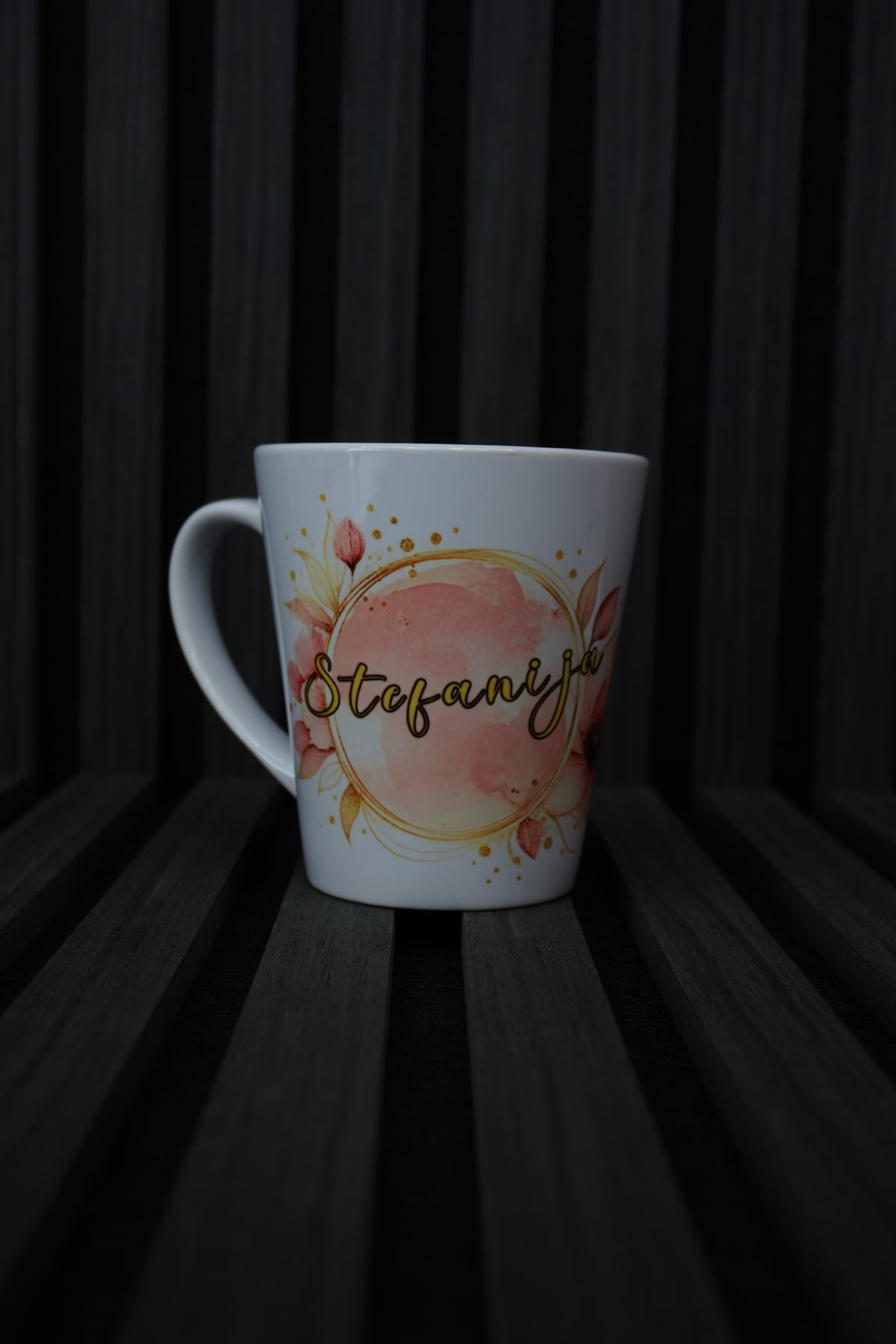 Konisk mugg med personlig design