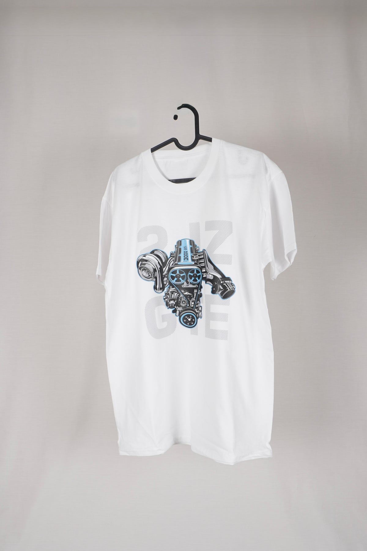 T-shirt med 2JZ GTE-turbomotor-grafik